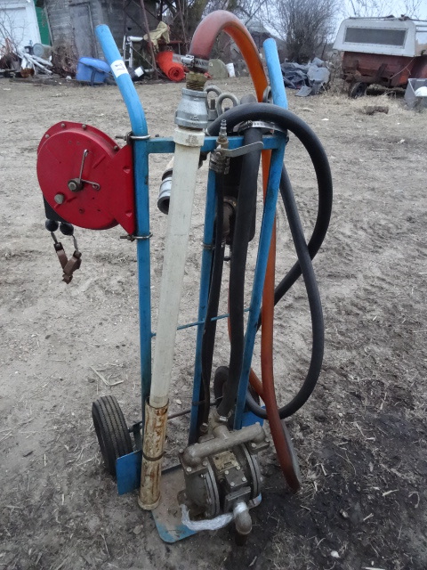 Portable air powered fuel filtering unit