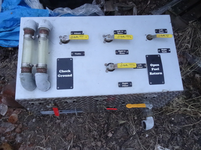 Control station. 4 valve controls.