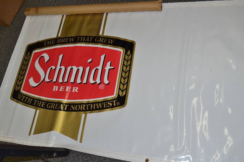 lot 6 image: Schmidt Beer