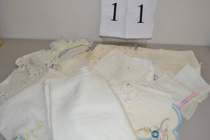 lot 11 image: linens