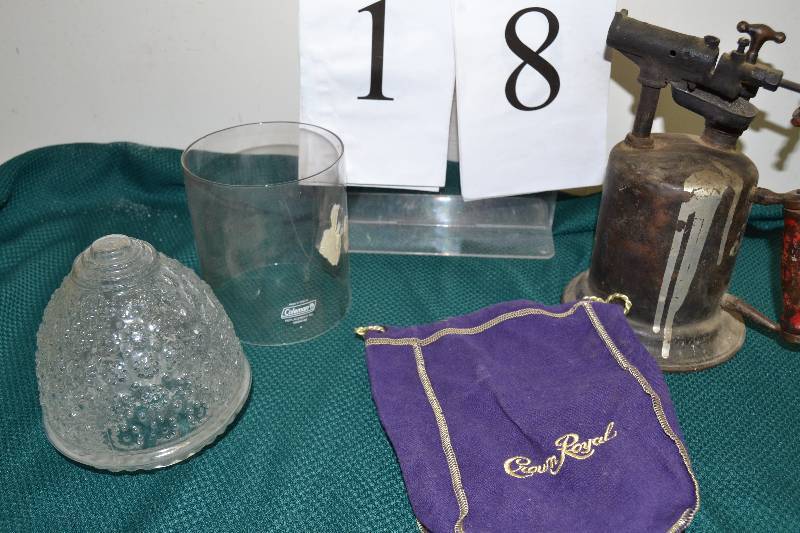 lot 18 image: Misc items