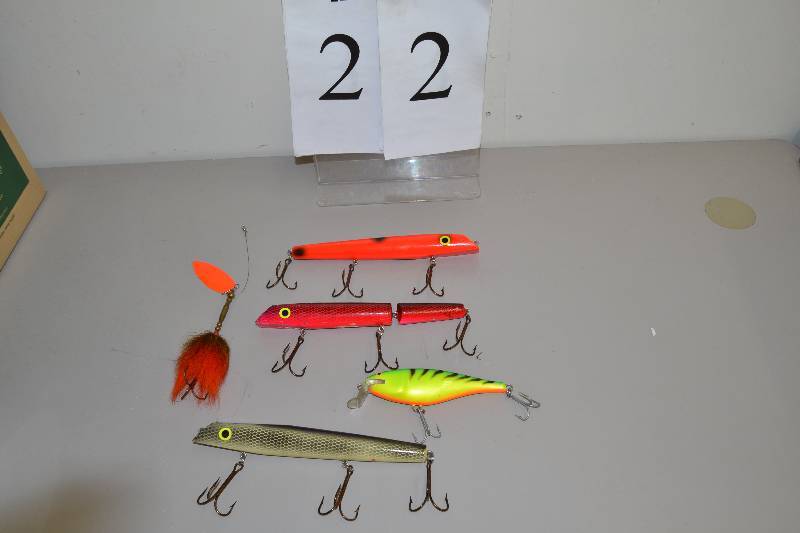 lot 22 image: Fishing lures