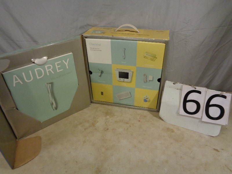 lot 66 image: Vintage Ergo Audrey Internet Appliance Tablet