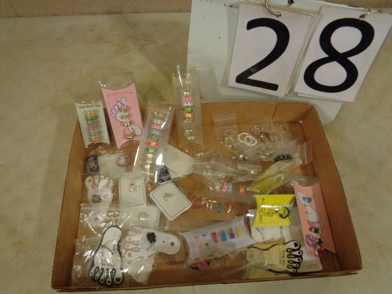 lot 28 image: New Toe Rings