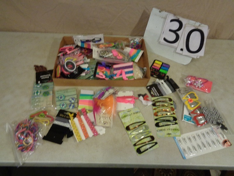 lot 30 image: New Hair Accessories