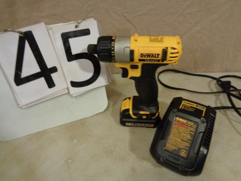 lot 45 image: Dewalt 12V Impact