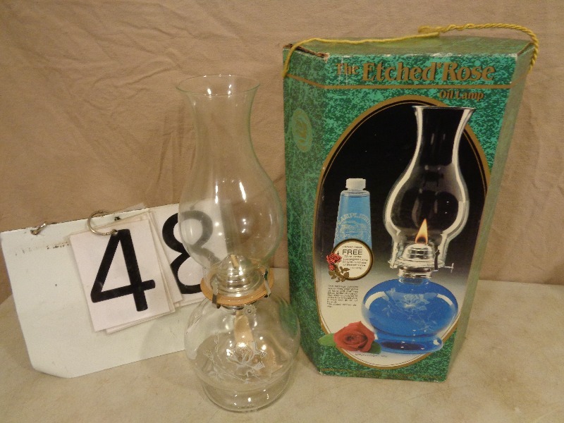lot 48 image: The Etched Rose OIl Lamp