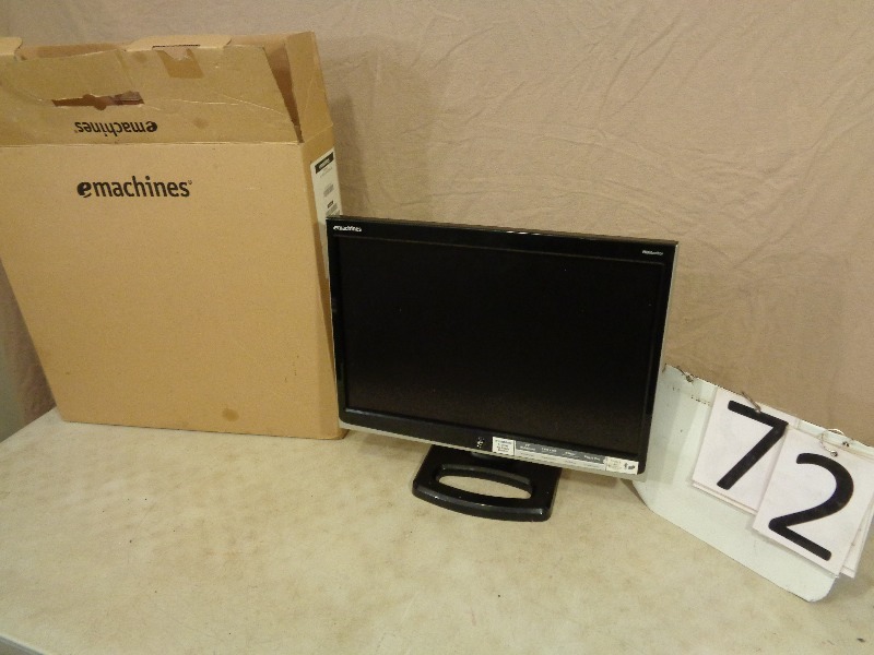 lot 72 image: EMachines 19 Computer Monitor