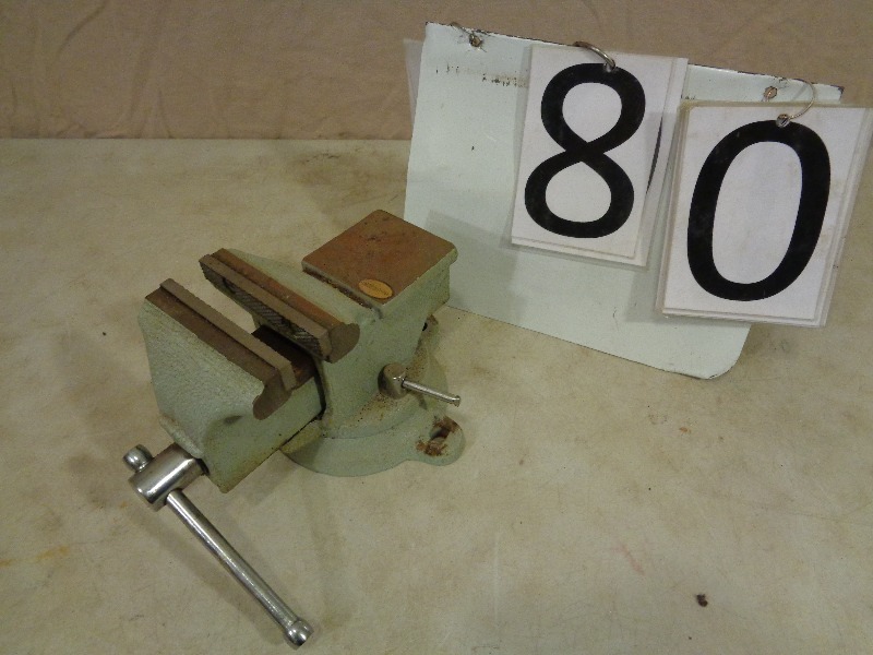lot 80 image: Small Swivel Bench Vise