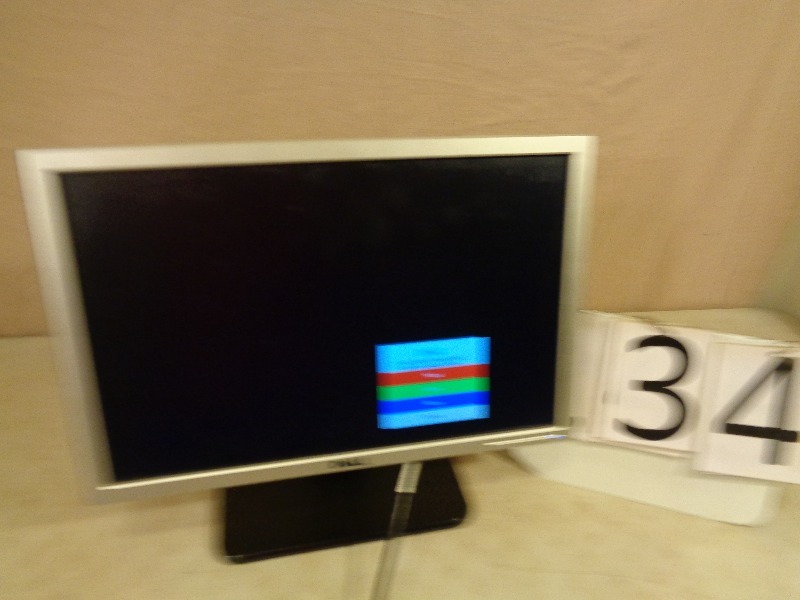 lot 134 image: 19 Dell Flat Screen Monitor