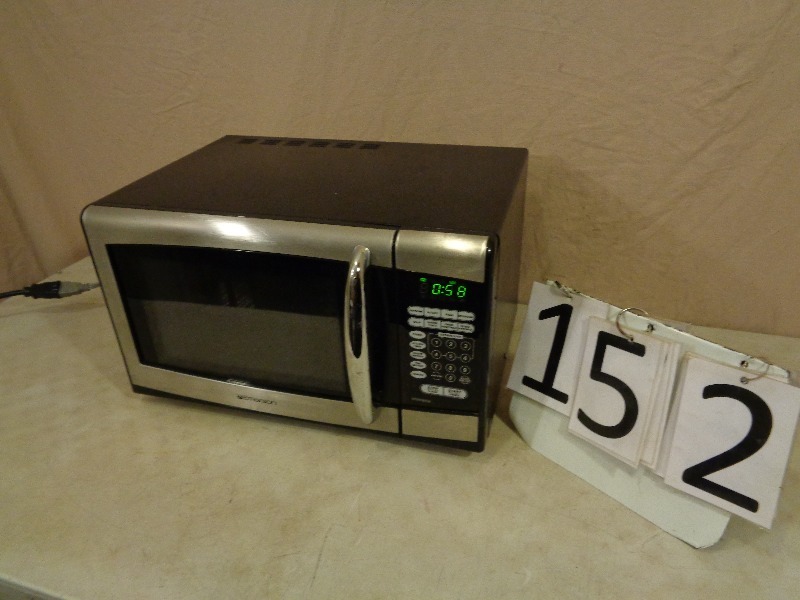 lot 152 image: Emerson Microwave