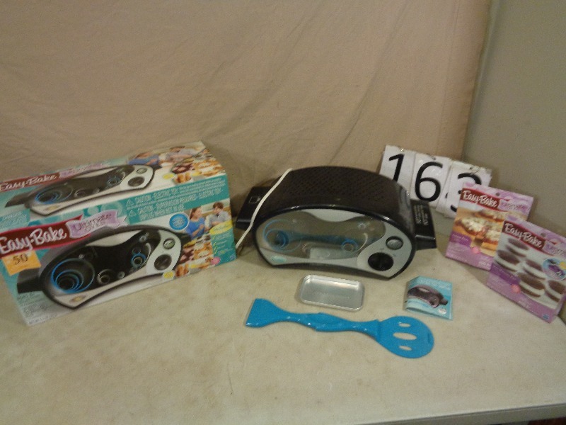 lot 163 image: Easy Bake Oven with Mixes