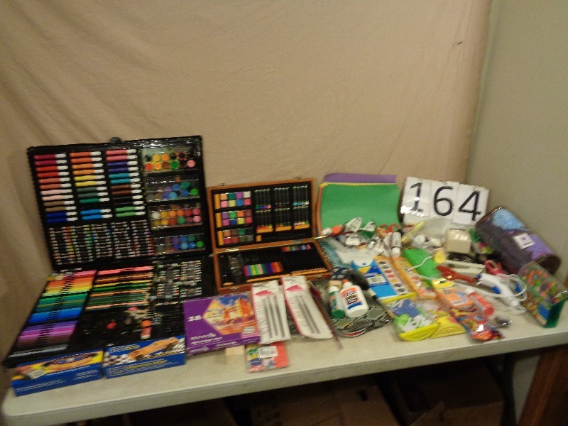 lot 164 image: Assorted Craft and Art Items