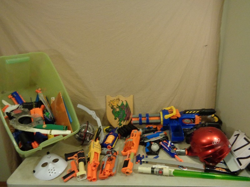 lot 172 image: Nerf Guns and Toys