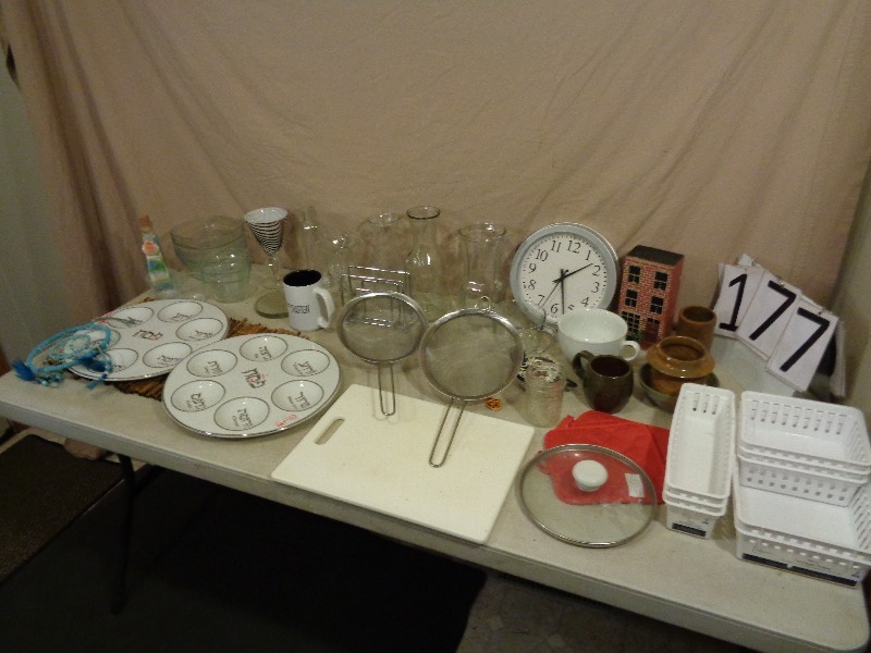 lot 177 image: Kitchen Items