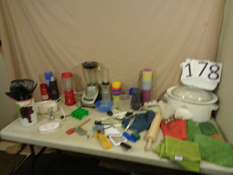 lot 178 image: Kitchen Items