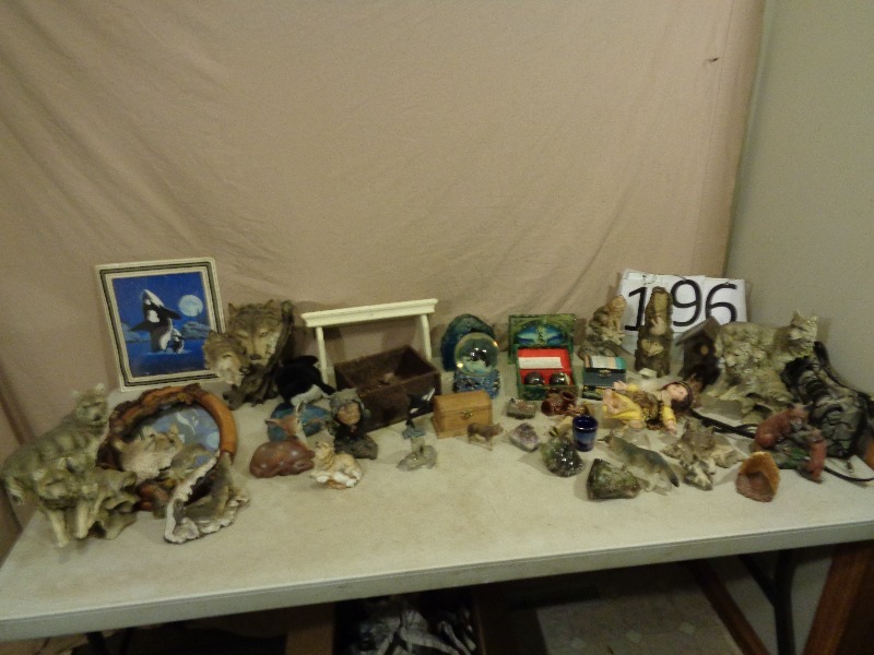 lot 196 image: Wolf Decor and More