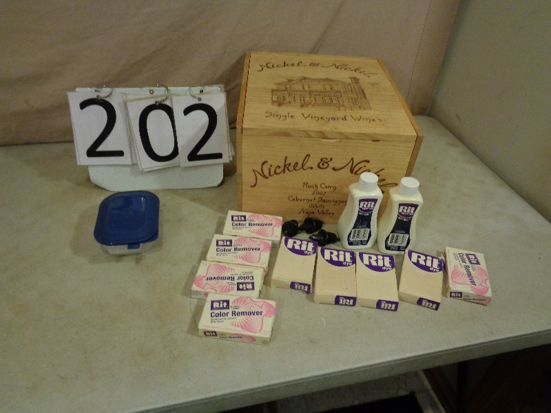 lot 202 image: Wine Box and Dye