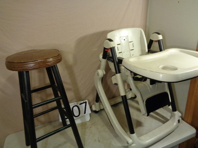 lot 207 image: Stool and High Chair