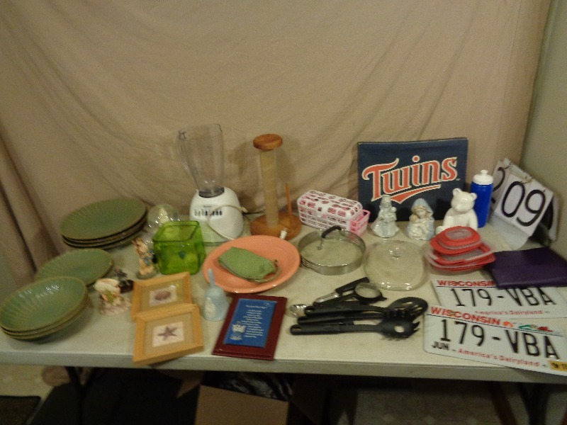 lot 209 image: Household and Decor