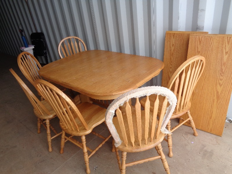lot 12 image: Large Dining Table with 6 Chairs
