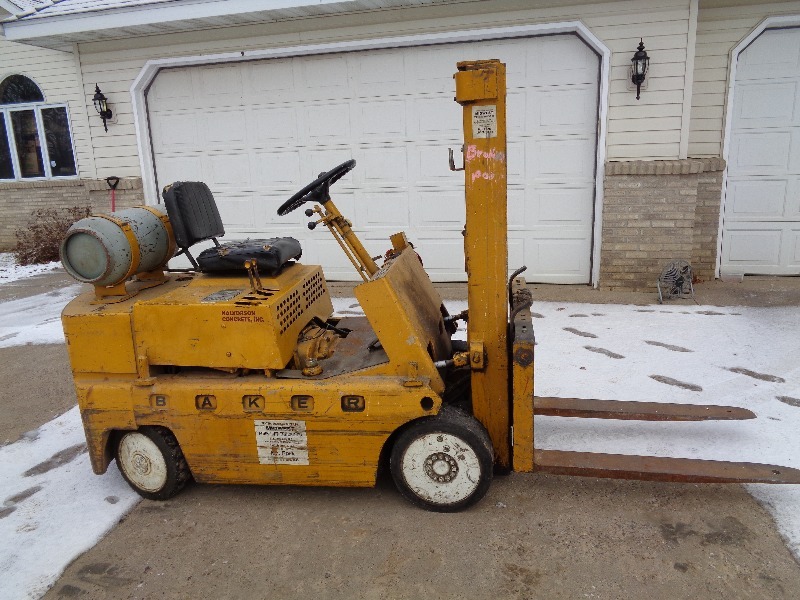 lot 1 image: Baker Propane Forklift