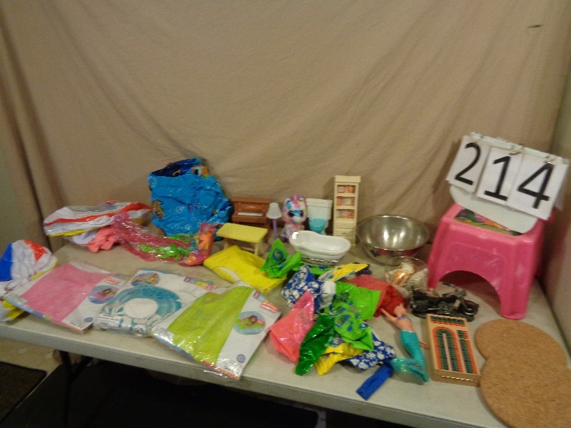 lot 214 image: Household Items
