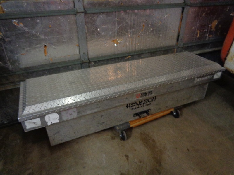 lot 3 image: Aluminum Truck Toolbox