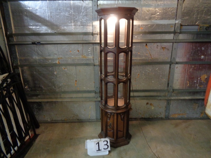 lot 13 image: Lighted Display Cabinet