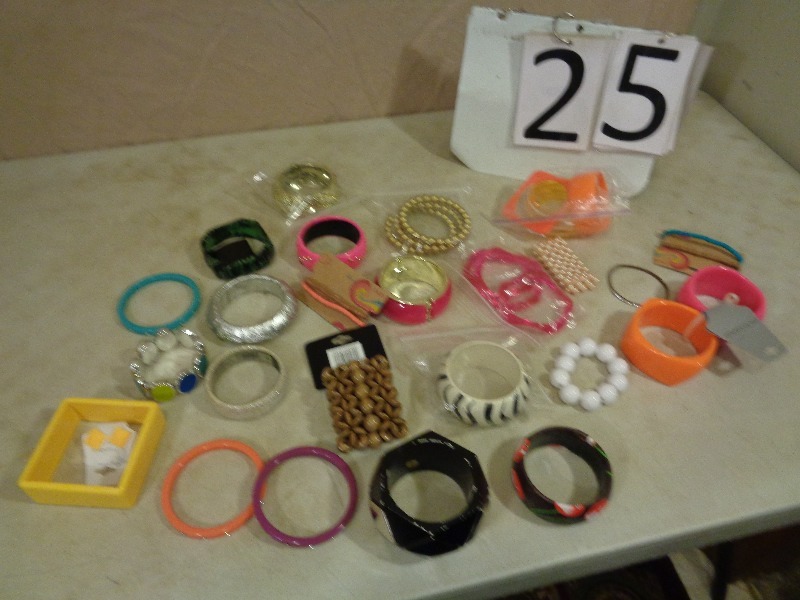 lot 25 image: New Braclets