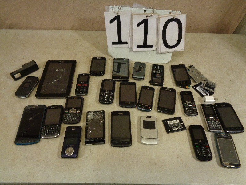 lot 110 image: Lots of Cell Phones and Tablet