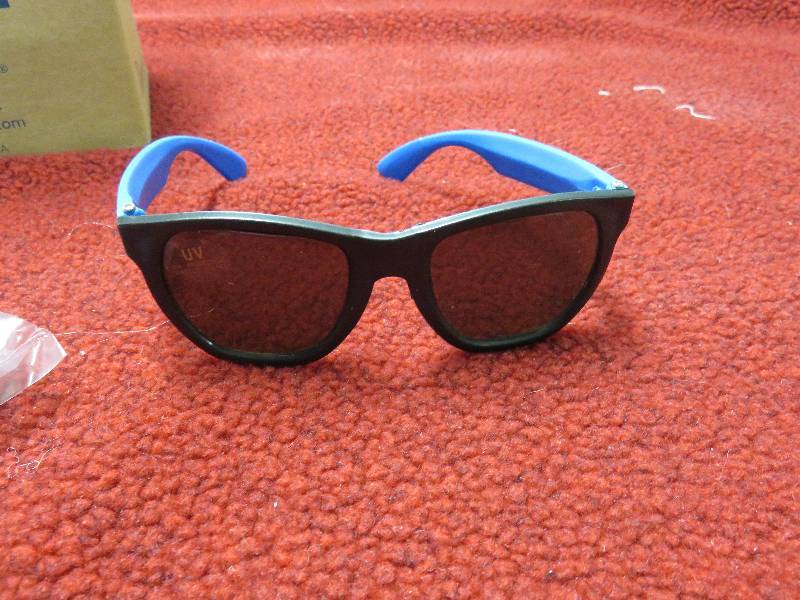 lot 8 image: Plastic Sunglasses