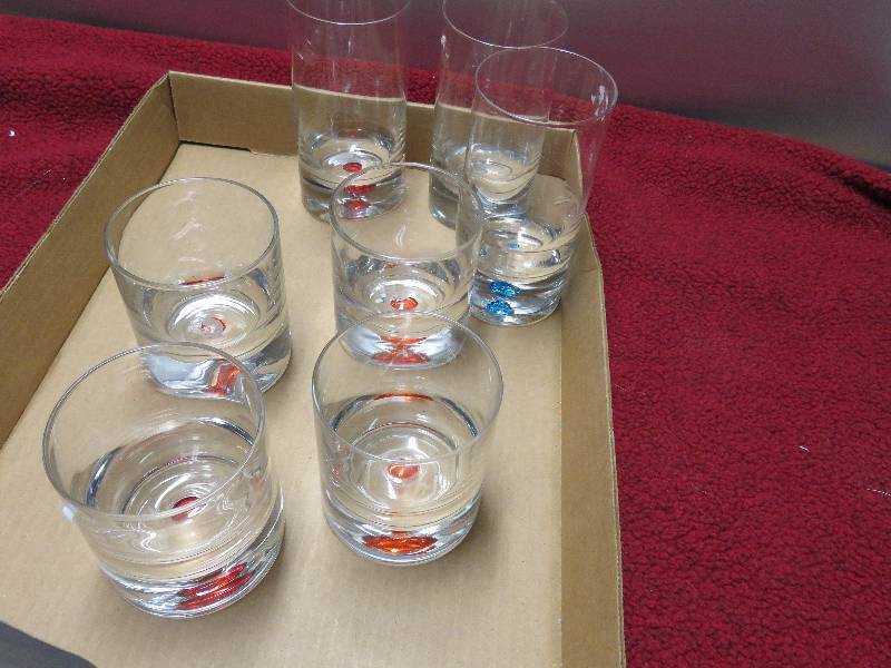 lot 17 image: Glasses