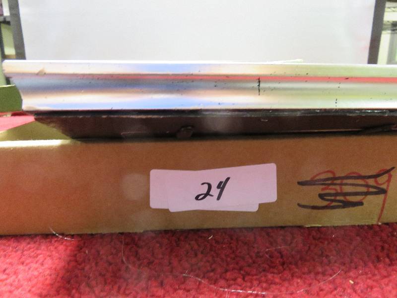 lot 24 image: pie plates and picture