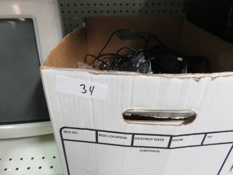 lot 34 image: old Apple computer