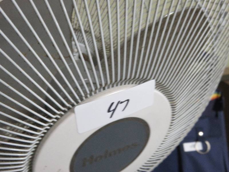 lot 47 image: Fan