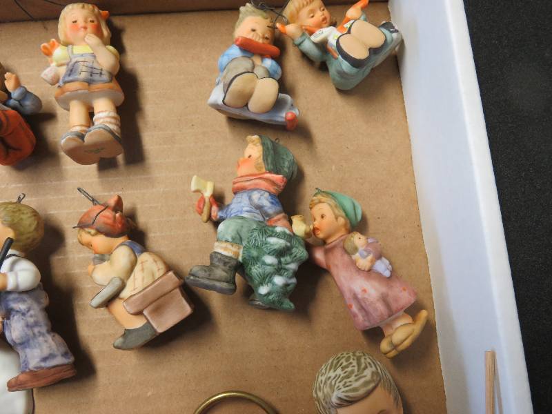 lot 52 image: Hummels