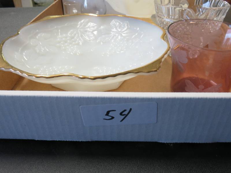 lot 54 image: vintage glass and crystal