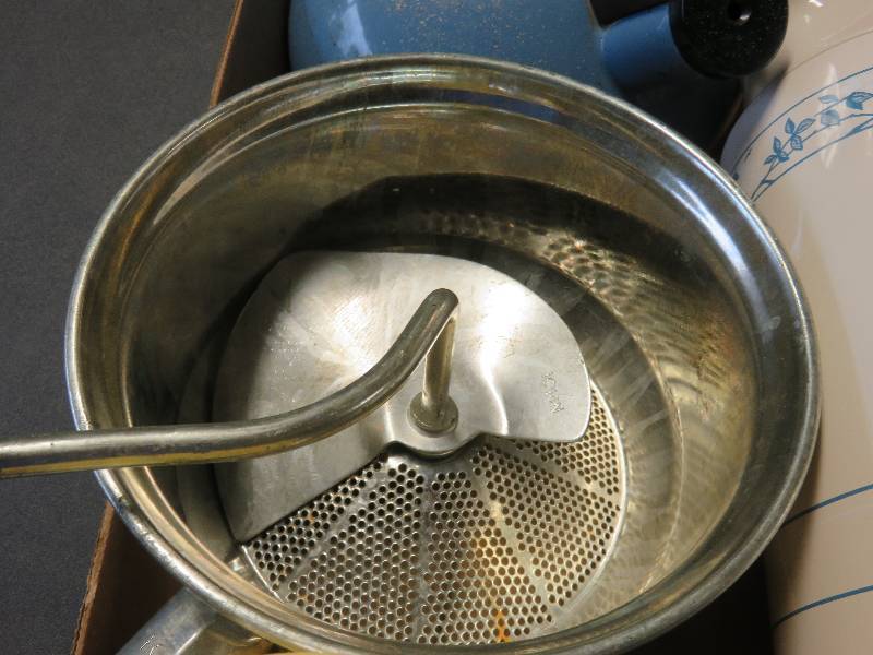 lot 73 image: kitchen