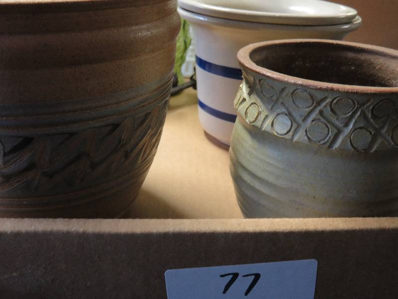 lot 77 image: vases