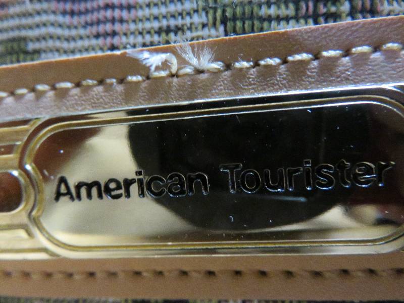 lot 98 image: travel bags