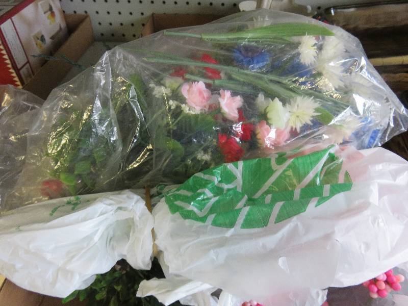 lot 101 image: flowers