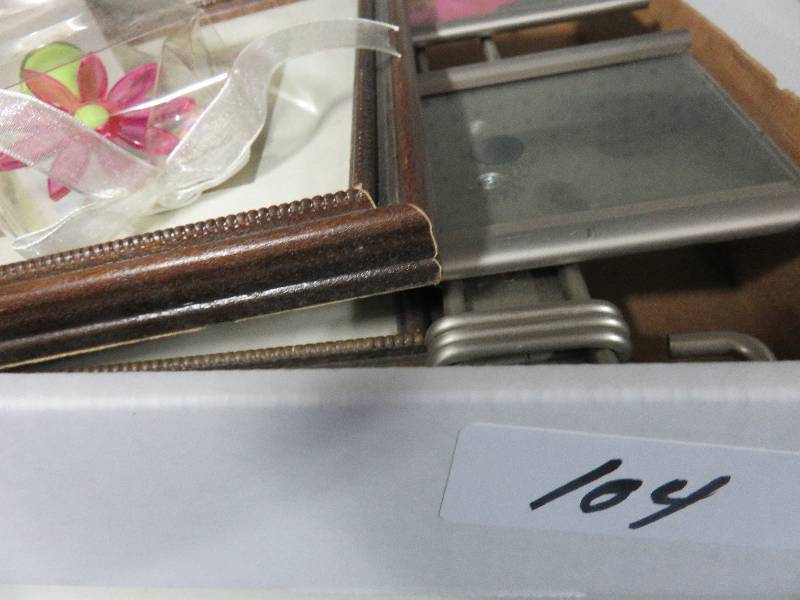 lot 104 image: pic frame