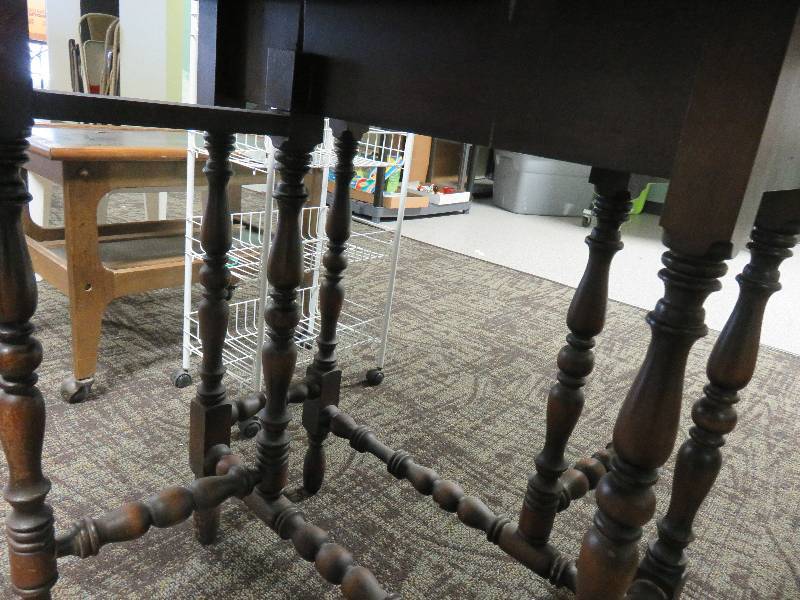 lot 132 image: Antique Dinning table