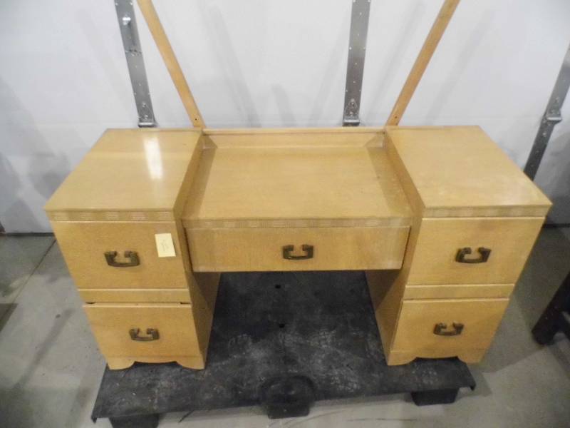 Vanity w Mirror & Bench