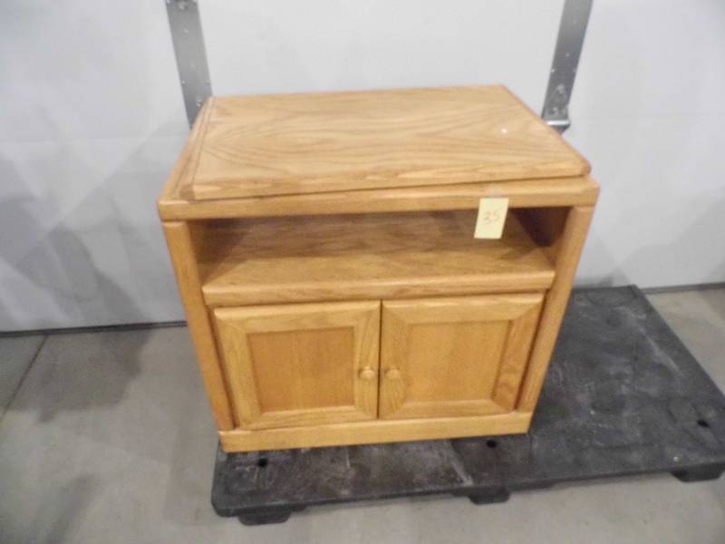 Cabinet w Swivel Top