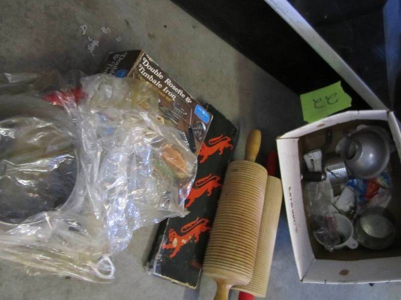 mixed lot of kitchen utencils and s...