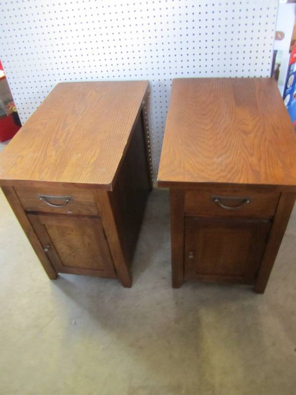 2 matching wooden bed night stands ...