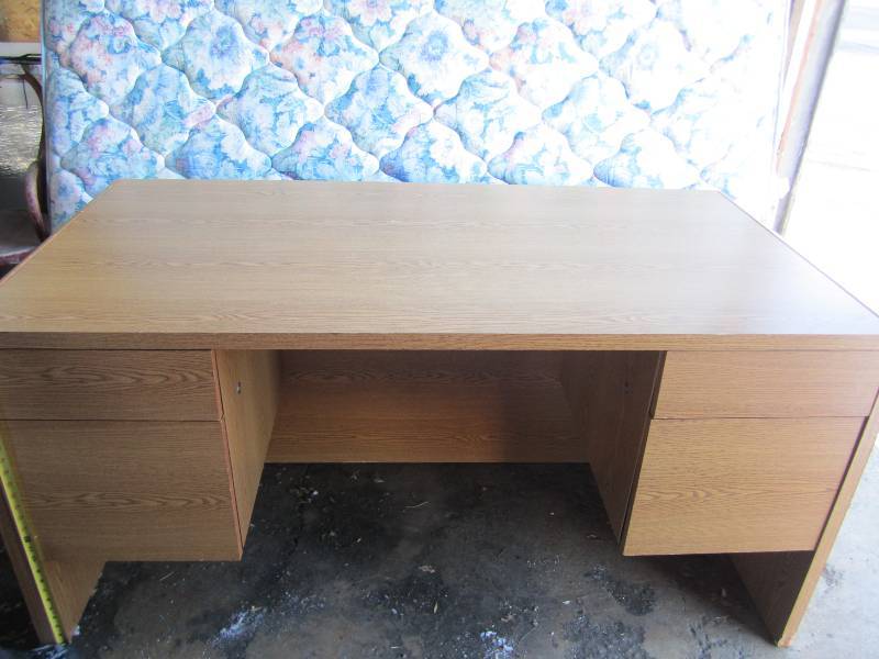 large wooden desk 59 x 30 x 28...