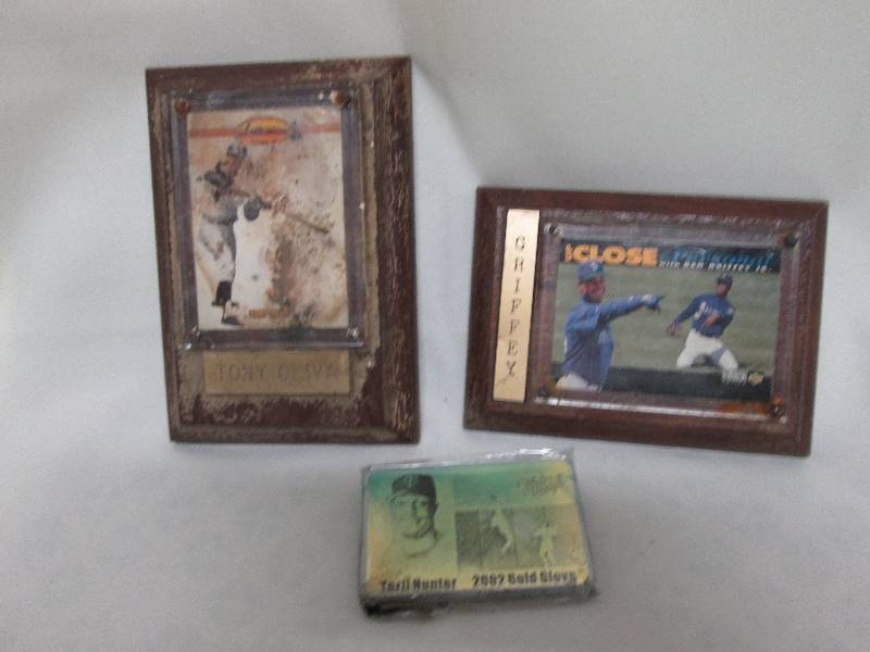 Ken Griffey Tony Oliva plaques, Tor...